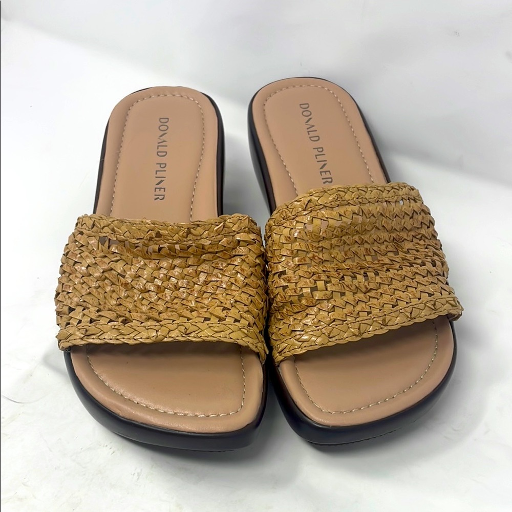 Donald J. Pliner Natural Woven Leather Wedged Sandals Size 8 Excellent Condition